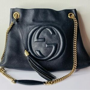 Gucci Soho Medium Shoulder Bag in pebbled black leather. Authentic